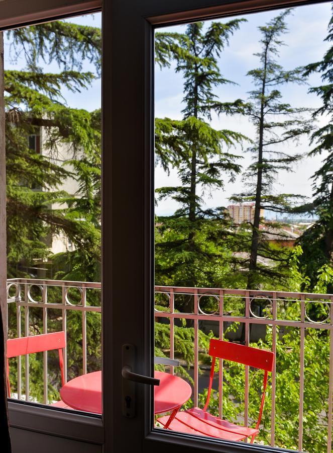 Apartment On Rustaveli Avenue คูทายสิ ภายนอก รูปภาพ
