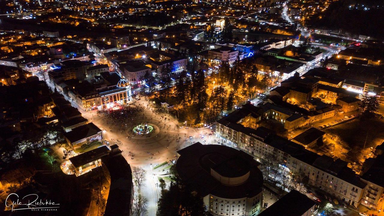 Apartment On Rustaveli Avenue คูทายสิ ภายนอก รูปภาพ