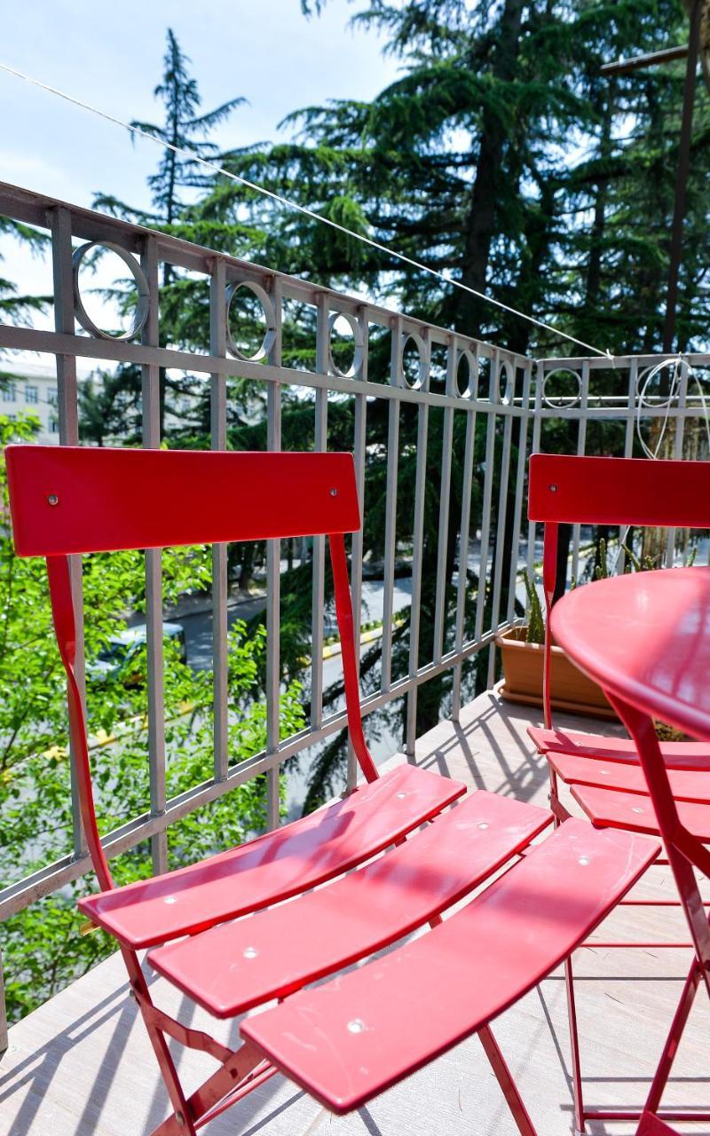 Apartment On Rustaveli Avenue คูทายสิ ภายนอก รูปภาพ