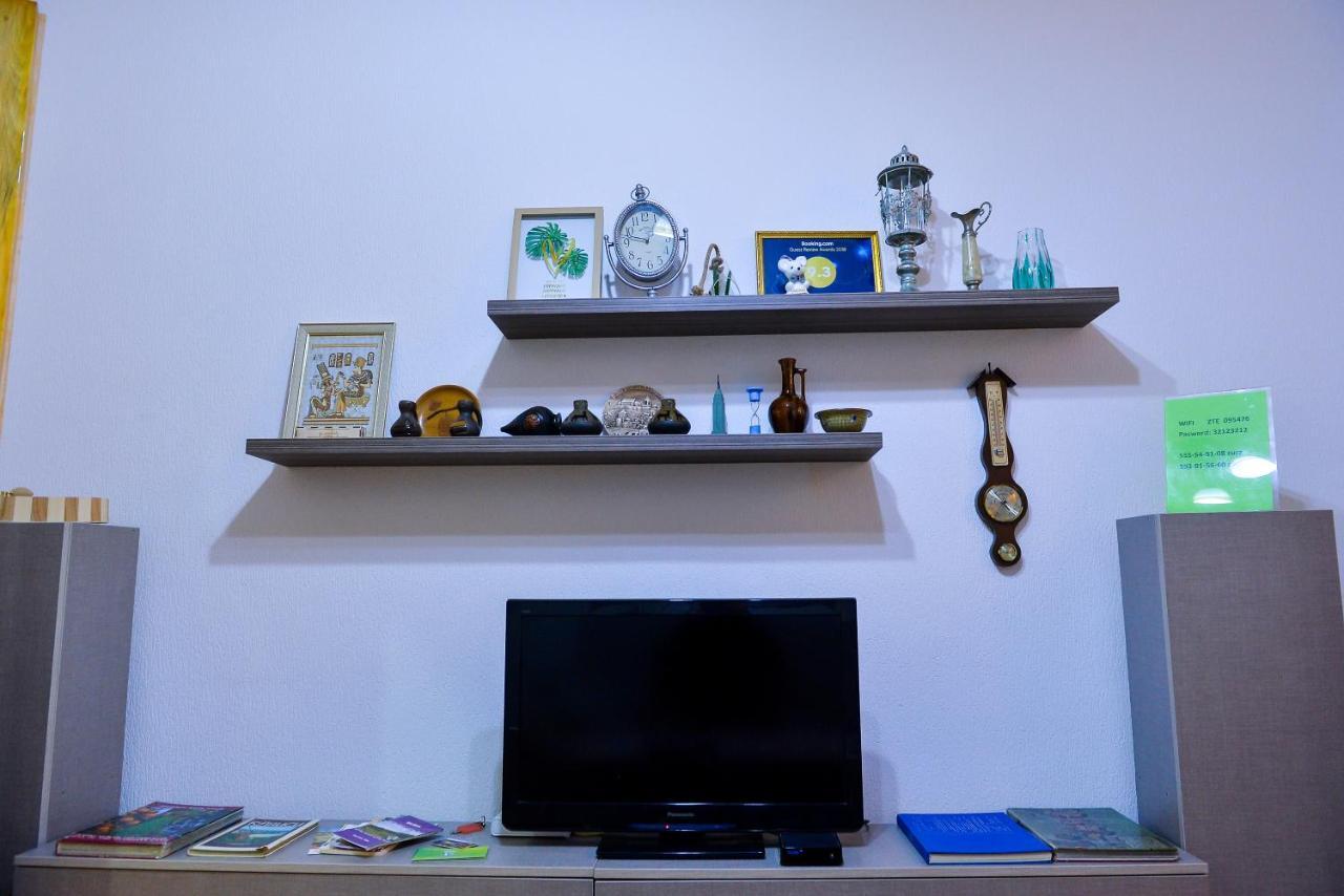 Apartment On Rustaveli Avenue คูทายสิ ภายนอก รูปภาพ