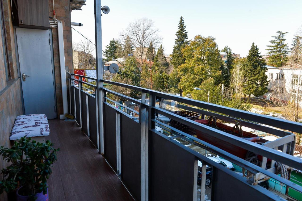 Apartment On Rustaveli Avenue คูทายสิ ภายนอก รูปภาพ